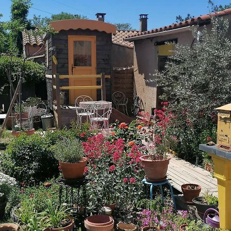 La Fee Viviane Et Michel L'Enchanteur Robion en Luberon Kültér fotó