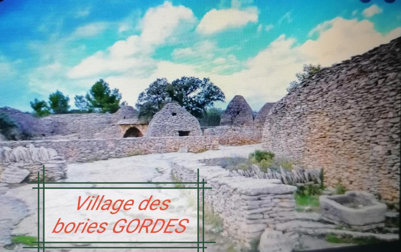 La Fee Viviane Et Michel L'Enchanteur Robion en Luberon Kültér fotó