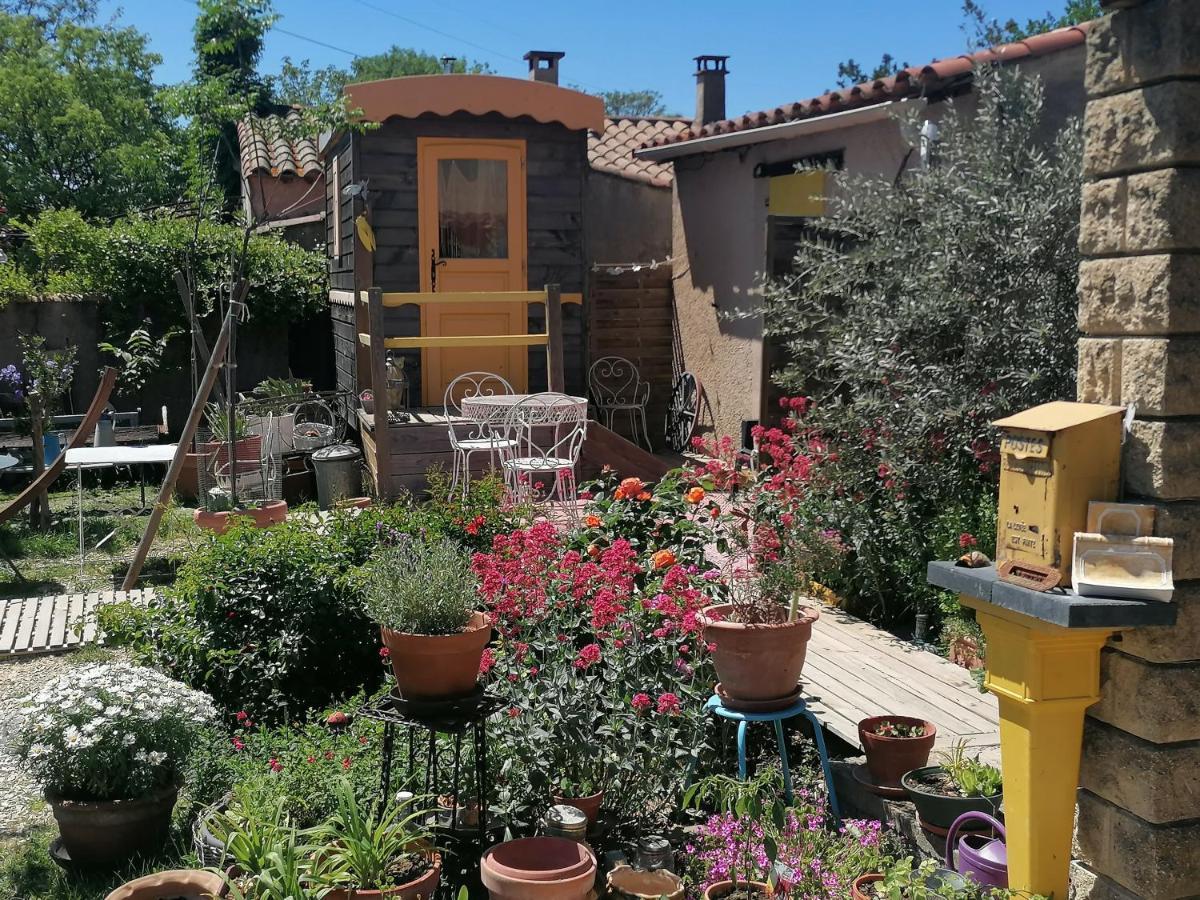 La Fee Viviane Et Michel L'Enchanteur Robion en Luberon Kültér fotó