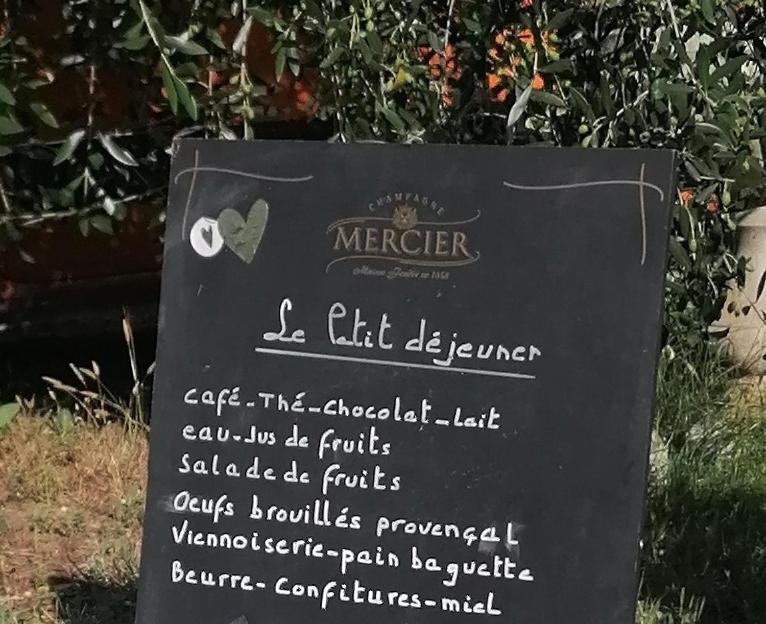 La Fee Viviane Et Michel L'Enchanteur Robion en Luberon Kültér fotó
