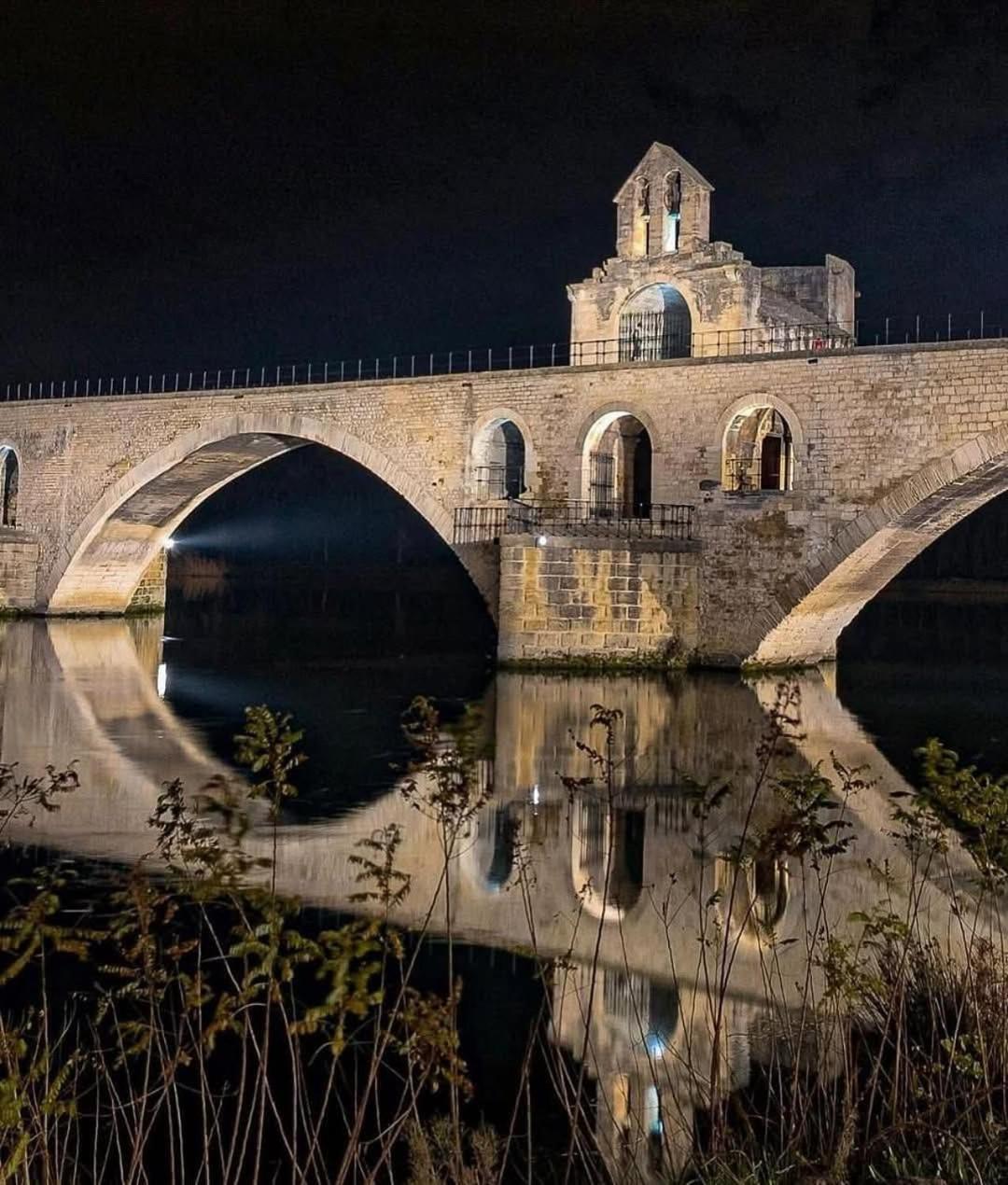 La Fee Viviane Et Michel L'Enchanteur Robion en Luberon Kültér fotó